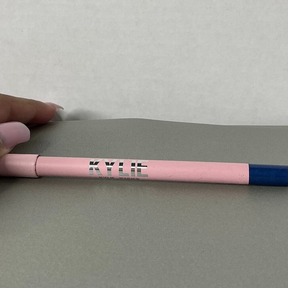 Kylie Jenner Gel Eyeliner Pencil Shade 014 Shimmery Blue